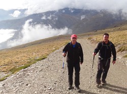 El Maestro sacando al alumno ms atrasado de las nubes