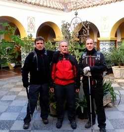 Con el Gran Maestre en el patio de la baslica