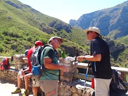 Sendrix y el Maestro conversando en el Mirador