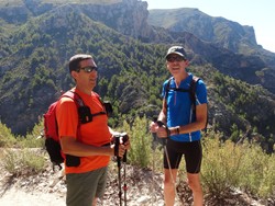 Grumetillo y Rafael contemplando el paisaje