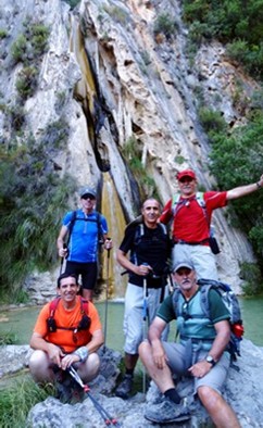 Foto del grupo para la historia del senderismo extremo