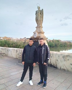 En el Puente Romano junto al Arcngel San Rafael