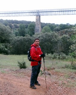 El tito en el Puente Hierro