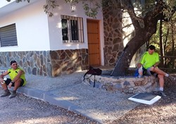 Los dos amigos descansando en los Villares