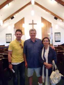 Con Steve en el interior de la iglesia