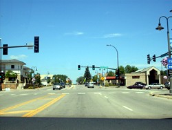 Un cruce de calles en Mound
