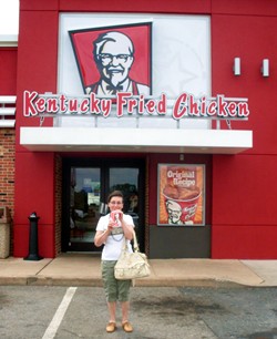 Despus de comer en Kentucky Fried Chicken, refresco
