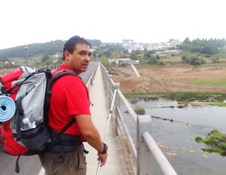 El tito por el gran puente de Portomarn