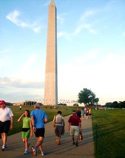 Caminando hacia el Obelisco o `Washington Memorial`