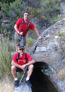 Lady Christian con el dr. Sanchezstein en la acequia