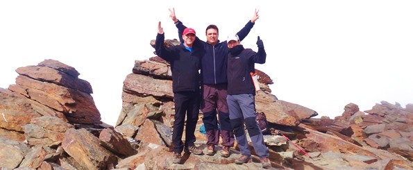 Panormica de los tres triunfantes en la cumbre del Mulhacn